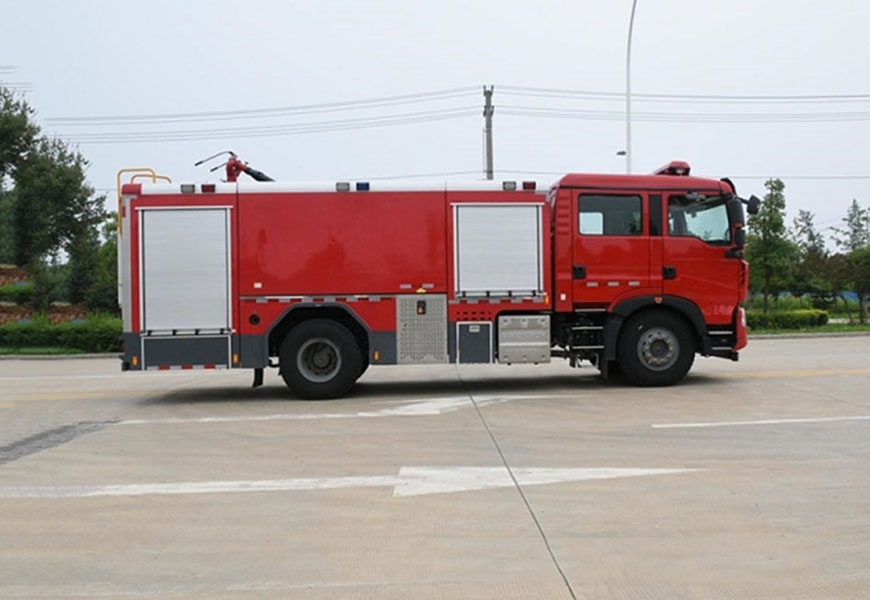國六豪沃8噸泡沫消防車