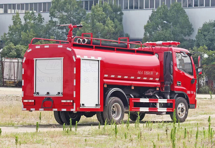 東風D6小多利卡4.5噸消防灑水車