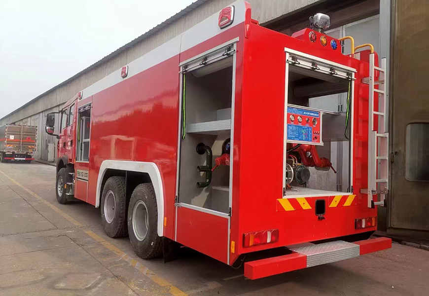 國六重汽豪沃12噸水罐消防車